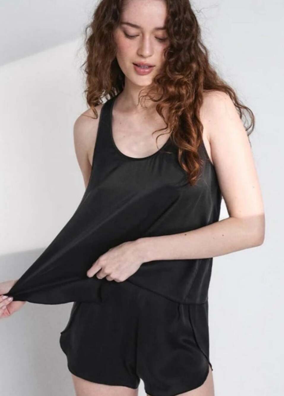 Lunya Washable Silk Split Back Satin U Neck Tank Medium
